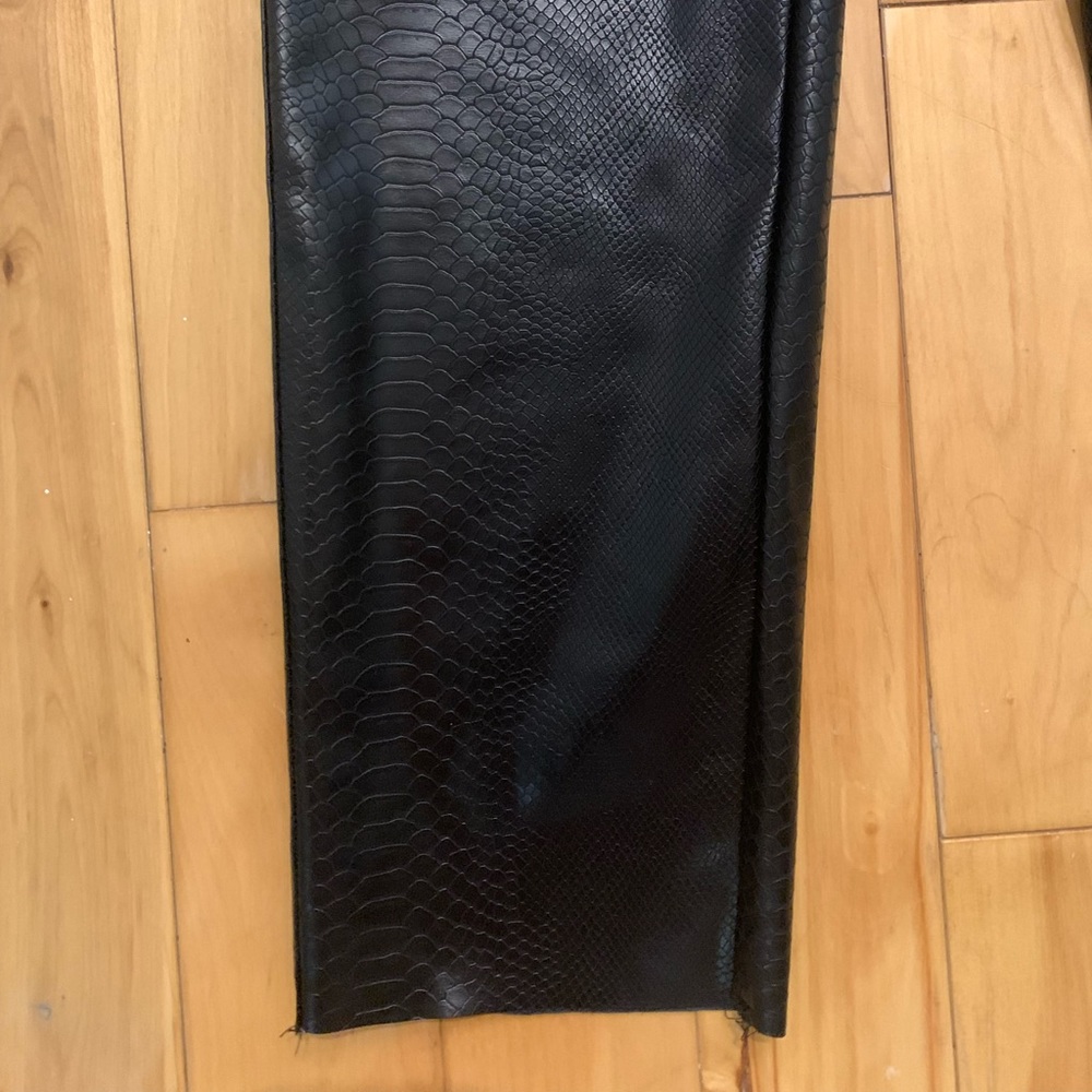 Leather snake patterned pants - Picture 2 of 6